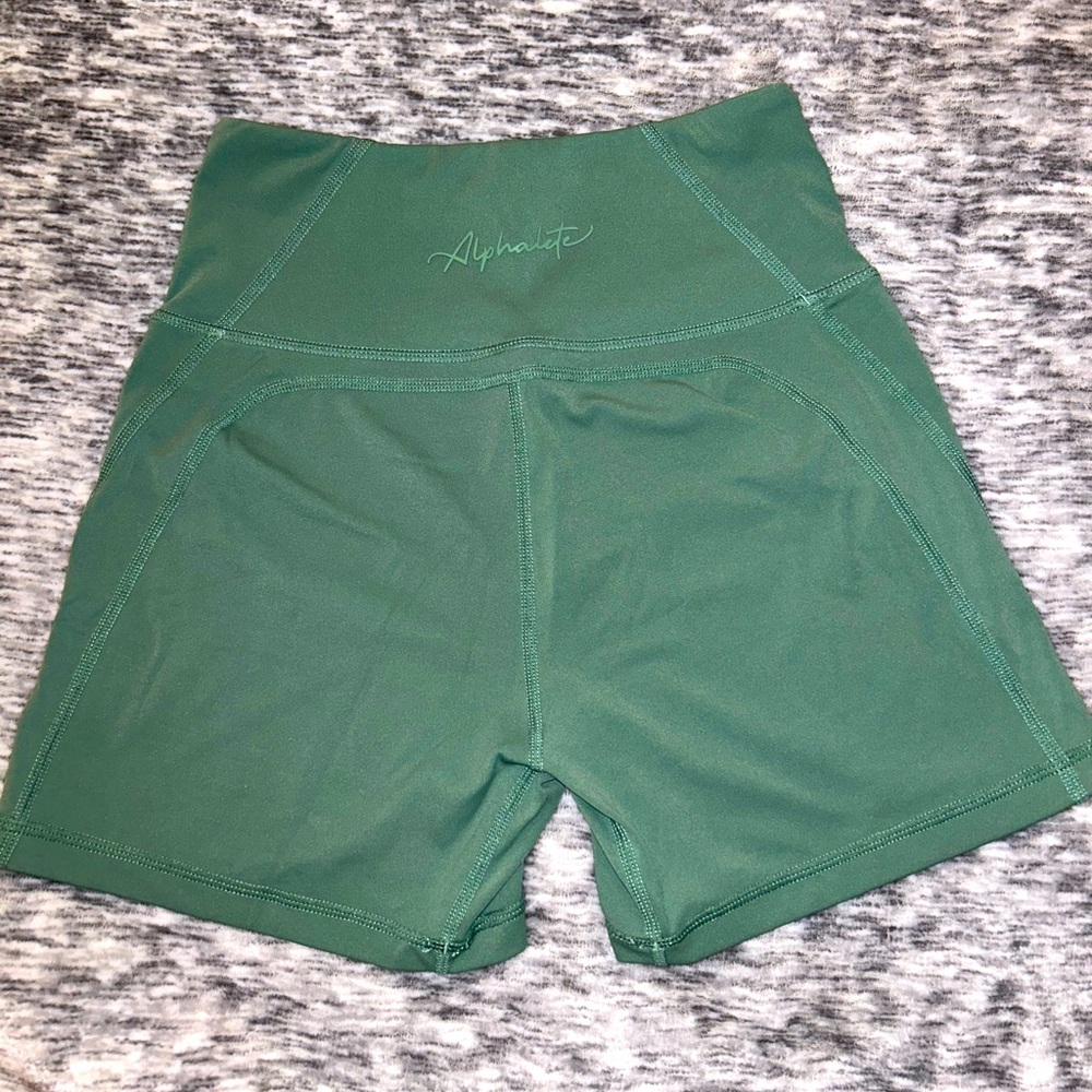 ALPHALETE Pulse Surge Short - Luxury Green. Size Small